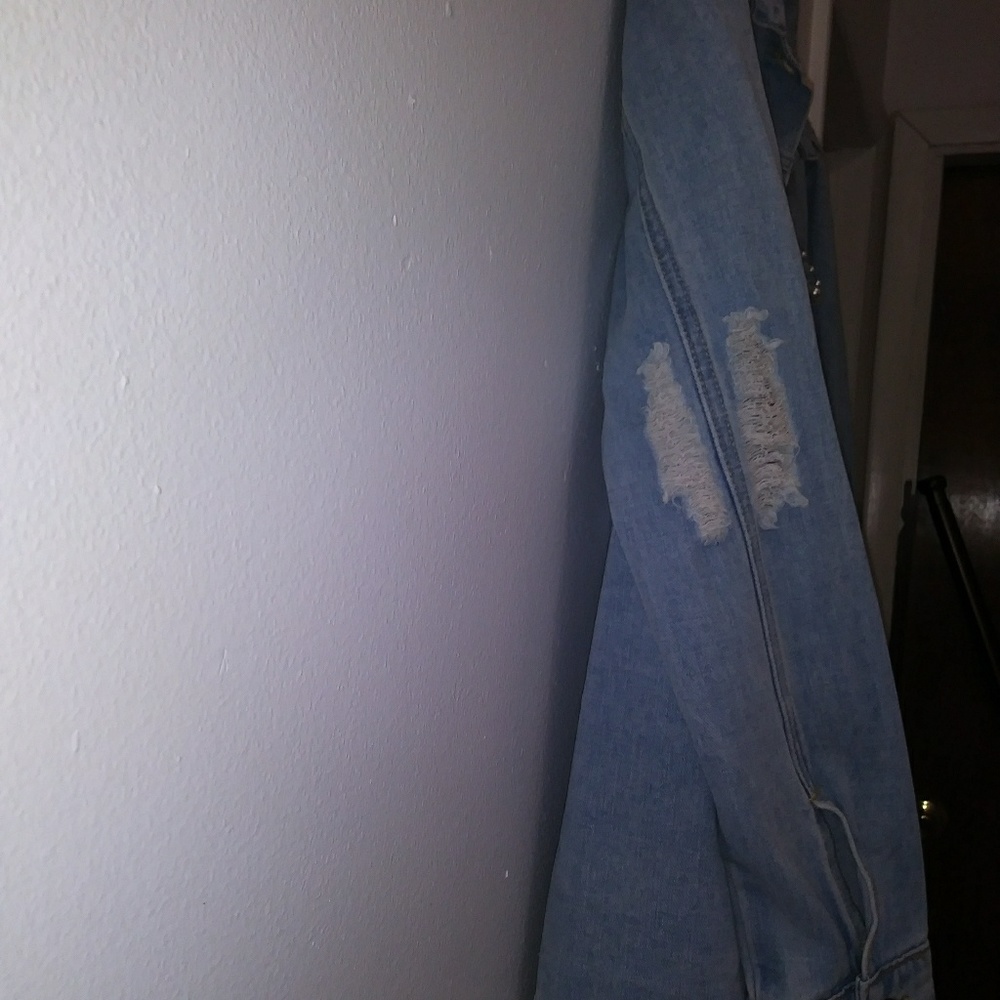 💚FINAL SALE PRICE💚 Light Blue Denim Jacket - Picture 4 of 8